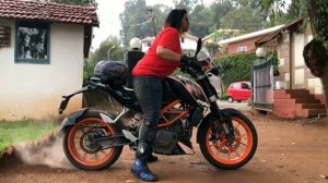 Women biker Burnout KTM Duke 390