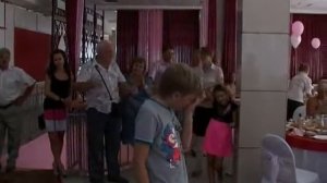 зачитал рэп у сестры на свадьбе)