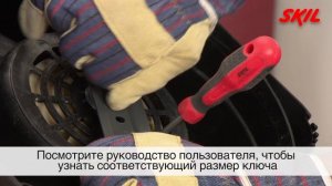 Как заменить режущий нож на электрической газонокосилке?