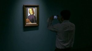 Картина Боттичелли "Портрет молодого человека с ме...ом" продана на аукционе за 92 миллиона долларов