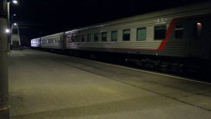 Пассажирские поезда. Станция Дно, ночная жизнь станции