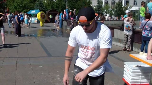 Блинный танец пацана Тюмень - Петр Малюгин! смотреть онлайн