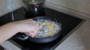 Жульен на сковороде! С картофелем и грибами. Объедение!!!!!!!