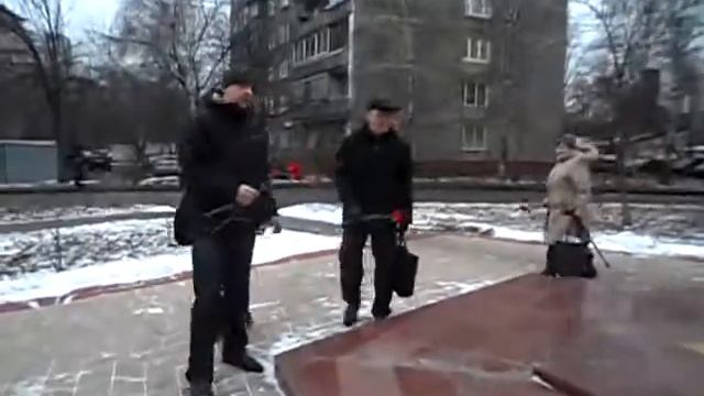 Возложение цветов на сквере "Путь к подвигу" 9 декабря в День Героев Отечества смотреть онлайн