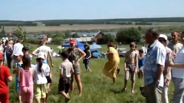 Д. Верхние Караси, Праздник Троицы на горе, 07.06.2009 смотреть онлайн