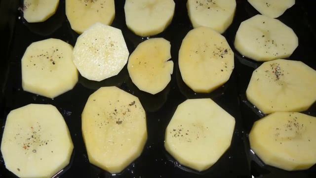 Печеная картошка с хрустящей корочкой. Самый быстрый и простой рецепт.