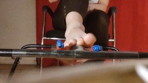 Giantess vs Antman , Giantess Feet
