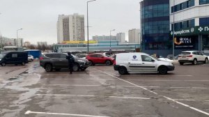 Возле Метро Домодедовская и ТЦ Домодедовский, г. Москва, 19.12.2023