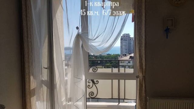 В ЖК «Суворов» однокомнатная квартира, с ремонтом и мебелью.