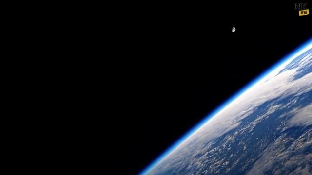 ? Илон Маск поет "Земля в иллюминаторе"