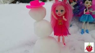 Enchantimals лепят снеговика из снега Видео для детей играем в куклы Энчантималс