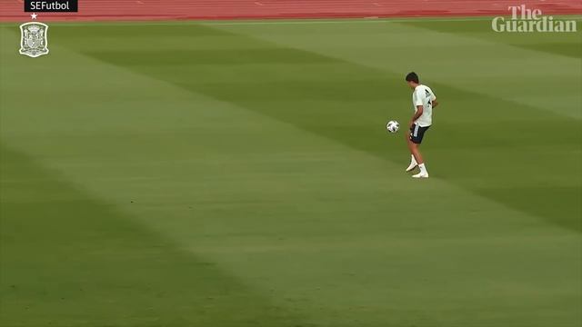 Thiago and Rodri display stunning long-range passing in Spain training