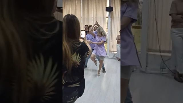 Бразильский зук в исполнении Николая и Анны смотреть онлайн