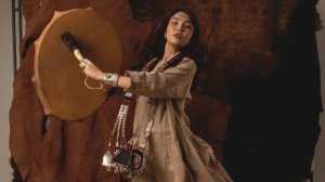 КАК ШАМАНКА АЛЫСАРДАХ НАКАЗАЛА НАГЛЫХ ЧИНОВНИКОВ….