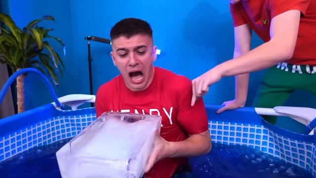 ГОРЯЧИЙ vs ХОЛОДНЫЙ БАССЕЙН ! смотреть онлайн