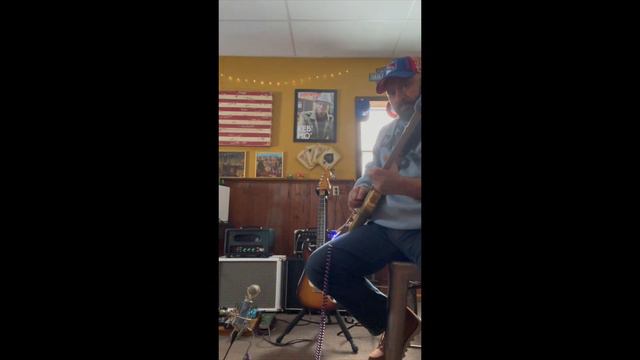 1970 Fender Stratocaster Vs Fender Custom Shop 62 Stratocaster смотреть онлайн