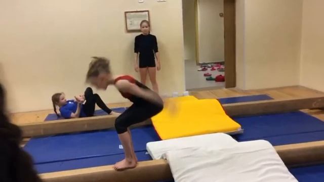 Учим "Колпинское" на бревне