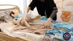 Обучение сиделок! Гигиена! Мытьё подопечного в постели! Уход за тяжелобольным дома!