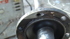 УАЗ. Сверление отверстий под полуось на ступице моста.Мойша Левша.