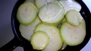 Тушенные кабачки! Рецепт со сметаной и помидорами!