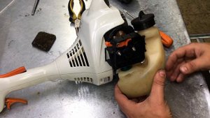 Как заменить топливный фильтр STIHL FS 38/55. Проверка фильтра на триммере/мотокосе.
