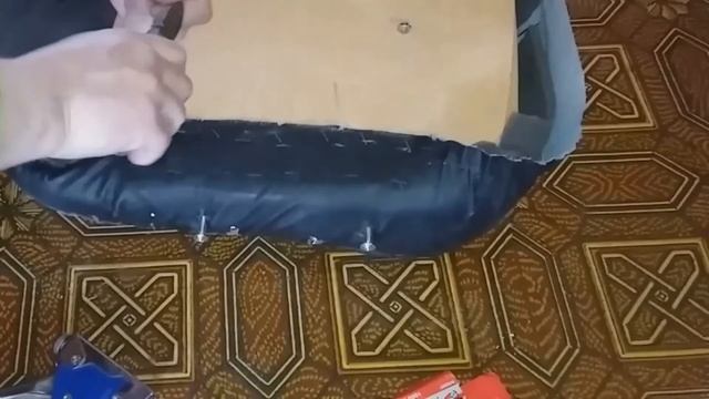 Ремонт и перетяжка офисного кресла. смотреть онлайн