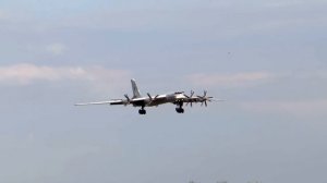ТУ-95МС уход на второй круг. Аэродром Дягилево.
