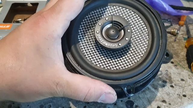 Мерседес W210 овальные динамики в заднюю полку.Полярность акустических проводов. смотреть онлайн