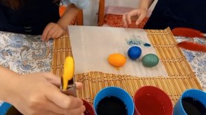 Как покрасить пасхальные яйца пищевыми красителями с применением уксуса 9%