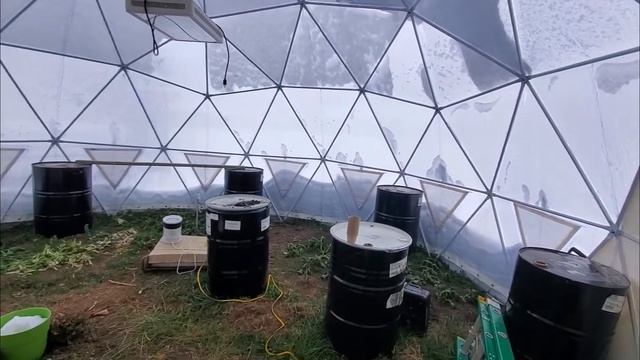 Greenhouse update after snow storms -18F смотреть онлайн