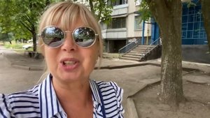ПРИШЛА С ПОЛНЫМИ СУМКАМИ А ЕСТЬ НЕЧЕГО, ВСЁ ОЧЕНЬ ДОРОГО / АРИНА БЕЛАЯ
