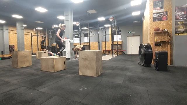 10 мин. 20 приседаний 8 ног к турнику 6 берпи