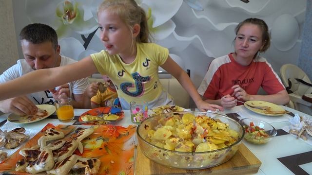 МУКБАНГ КУРИНЫЕ КРЫЛЬЯ НА ГРИЛЕ И КАРТОШКА ПО ГРЕЧЕСКИ | MUKBANG CHICKEN WINGS AND POTATOES IN GREE смотреть онлайн