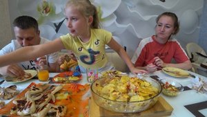 МУКБАНГ КУРИНЫЕ КРЫЛЬЯ НА ГРИЛЕ И КАРТОШКА ПО ГРЕЧЕСКИ | MUKBANG CHICKEN WINGS AND POTATOES IN GREE