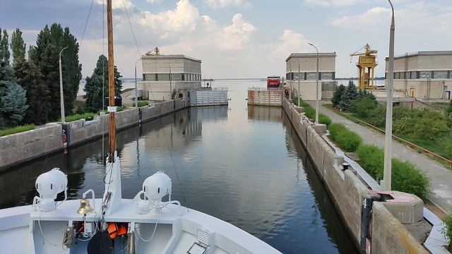 Открытие ворот. Шлюзование. Волгоград 2 шлюз. 20.07.2021