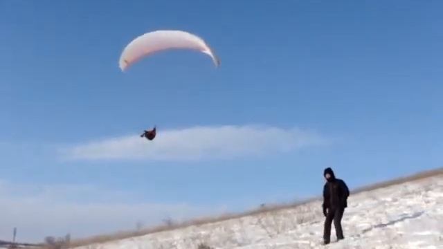 Взлет с кувырком на параплане смотреть онлайн