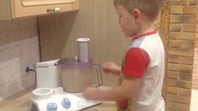 Простые детские рецепты - блины! Дети готовят! смотреть онлайн