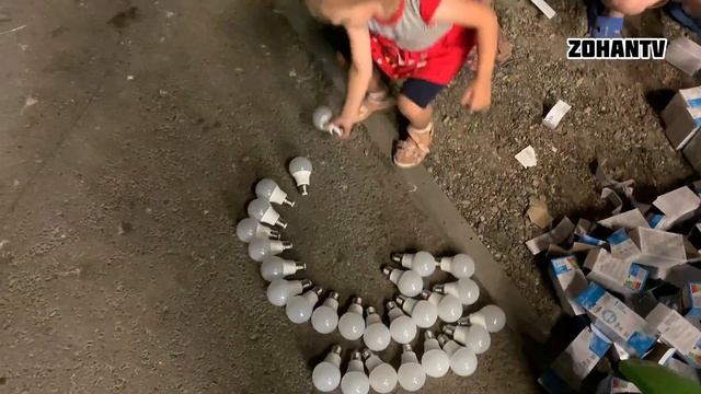 Установка ретро гирлянд своими руками в центральном парке города Уштобе смотреть онлайн