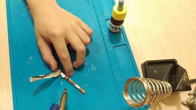 Замена батареи смартфона на 18650 DIY с помощью Coca-Cola на ZTE Blade A610 - розборка телефона