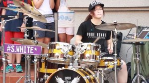 羅小白S. White -嗯哼 (鼓鼓) - Барабанщица-виртуоз из Тайваня.Amazing Girl Drummer