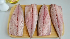 Рулеты из скумбрии с сыром и овощами
