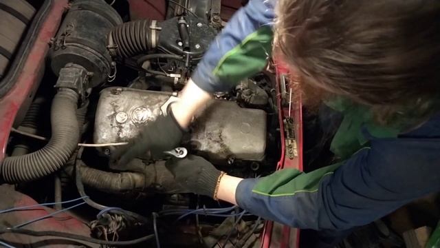 Как снять клапанную крышку Москвич 2141 смотреть онлайн