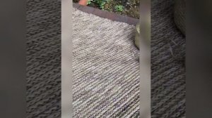 Ковёр из джутовых нитей и садовой сетки.