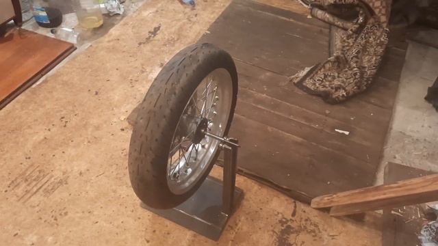 Ремонт Husqvarna sm610 ie. Замена подшипников рулевой, балансировка колеса. Китайская приборка. смотреть онлайн