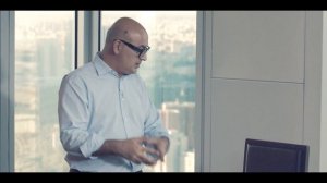 Как держать руки во время интервью