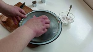 ЖАРЕНАЯ РЫБА. ДЯДЬКА РЫБАК НАУЧИЛ ВКУСНУЮ ЖАРИТЬ РЫБУ. Как приготовить камбалу. Жареная рыба