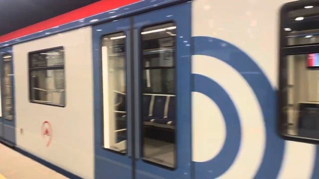 81-765/766 Москва прибывает на станцию Аминьевская смотреть онлайн