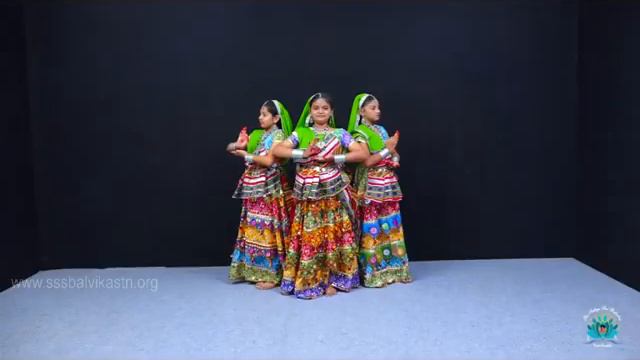 Sarva Dharma Naama Nruthya Maala - Group Dance by Balvikas Children смотреть онлайн