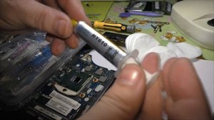 Ремонт сломанного крепления петли дисплея ноутбука lenovo