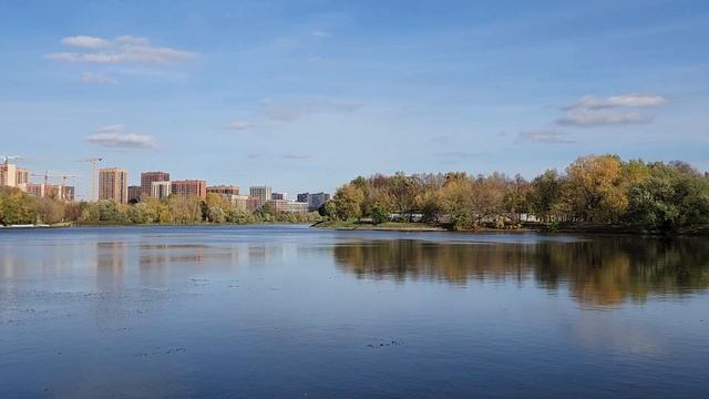 Москва. Серебряно-виноградный пруд. Остров Измайловский. Октябрь 2022 года. смотреть онлайн